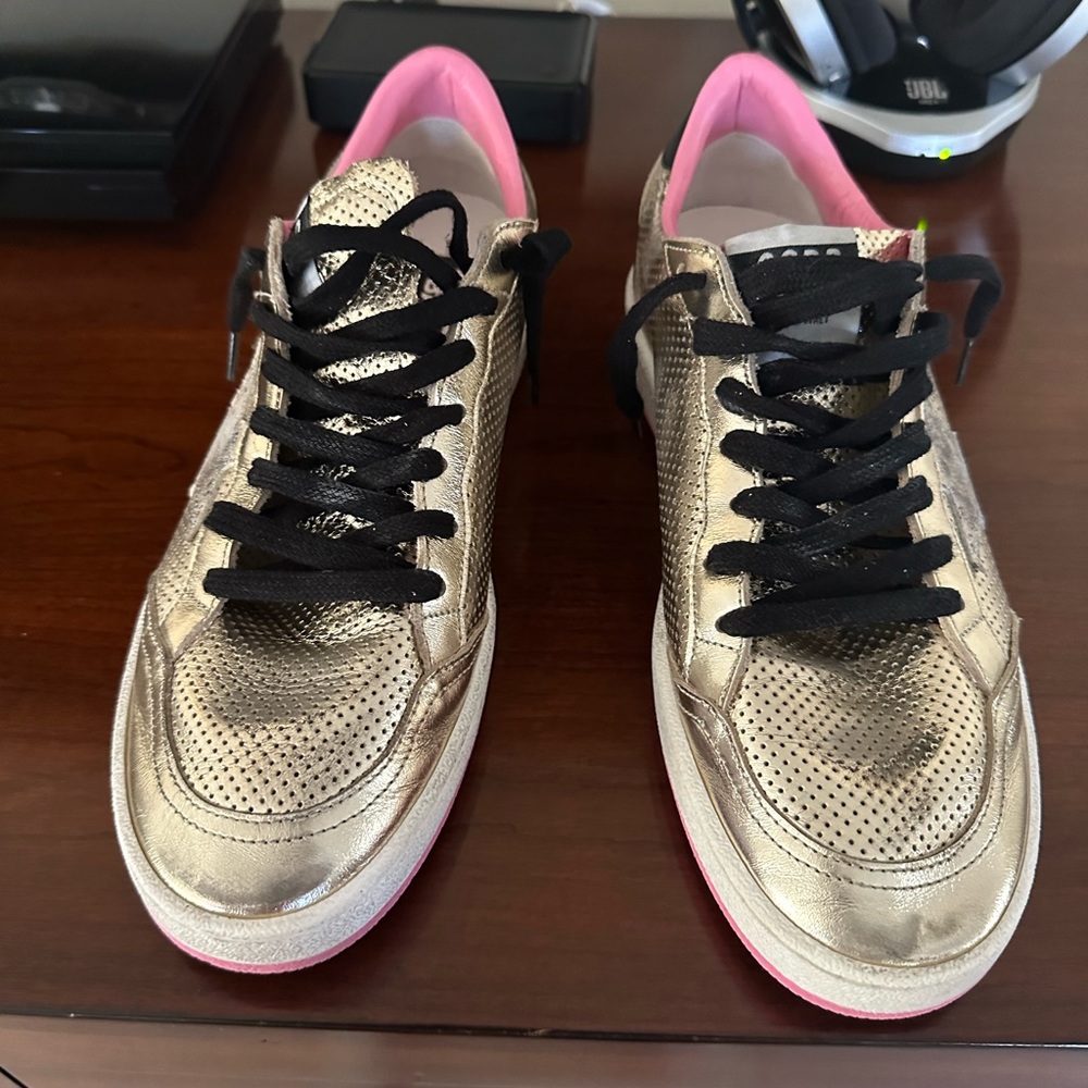 Golden goose gold ball star size 40, worn twice